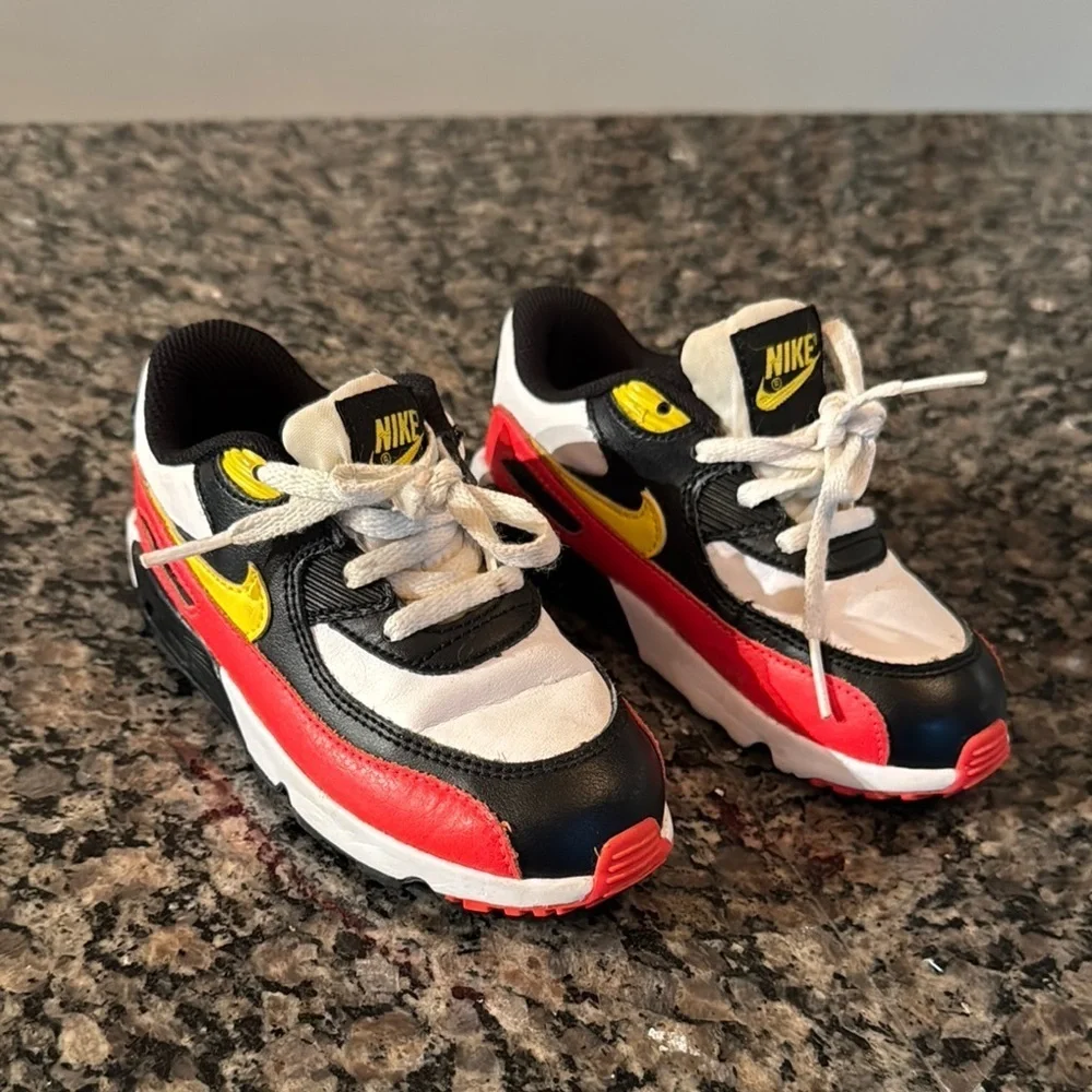 Nike Black and Red Sneakers Air Max Design EUC 10C